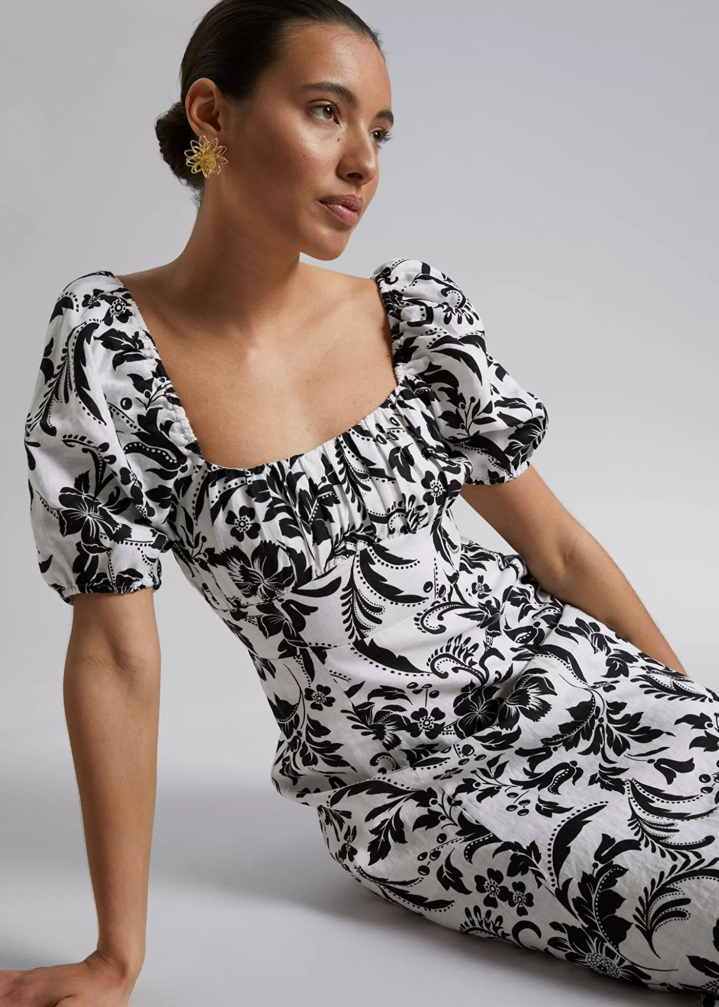 Fashion & Other Stories Midikjole I Pufaermet Hor Hvid/Sort Botanisk Tryk